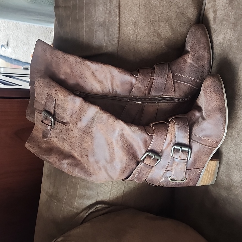 Hot rated women's Brown boots. Sz 6